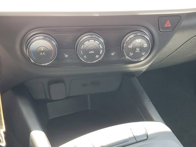 Used 2024 Chevrolet Trax RS FWD image 26