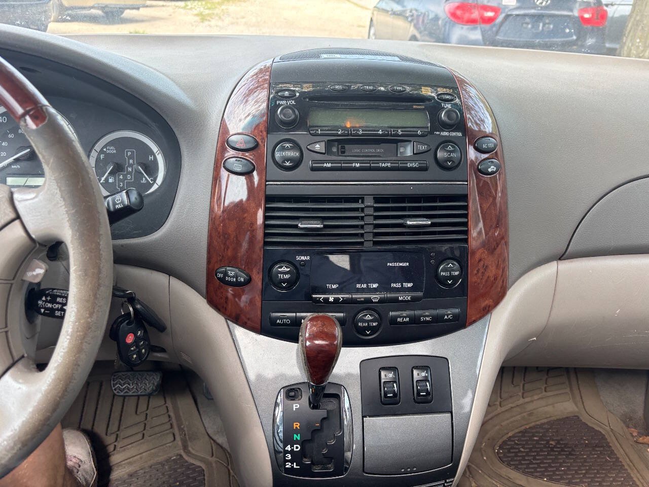 Used 2004 Toyota Sienna XLE FWD image 10