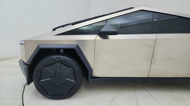 Used 2024 Tesla Cybertruck AWD Crew Cab image 9