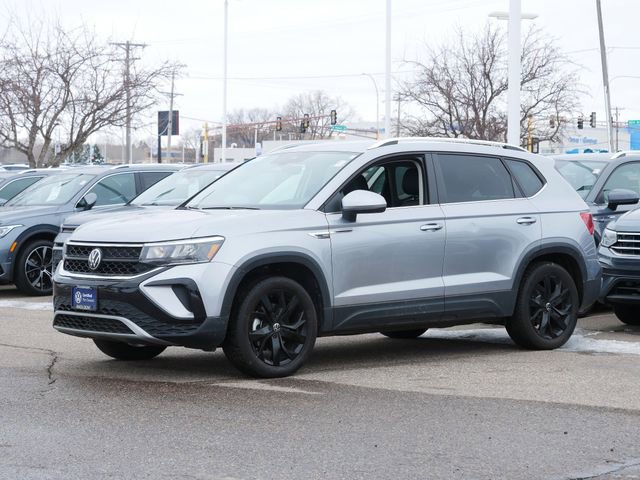 Certified 2023 Volkswagen Taos SE w/ Black Wheel Package image 3