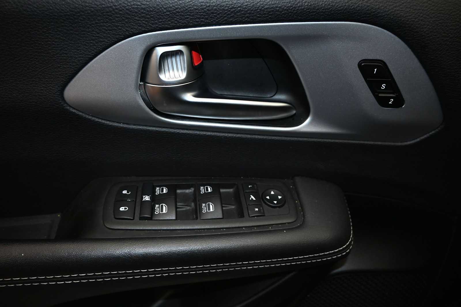 Used 2025 Chrysler Pacifica Limited FWD image 20