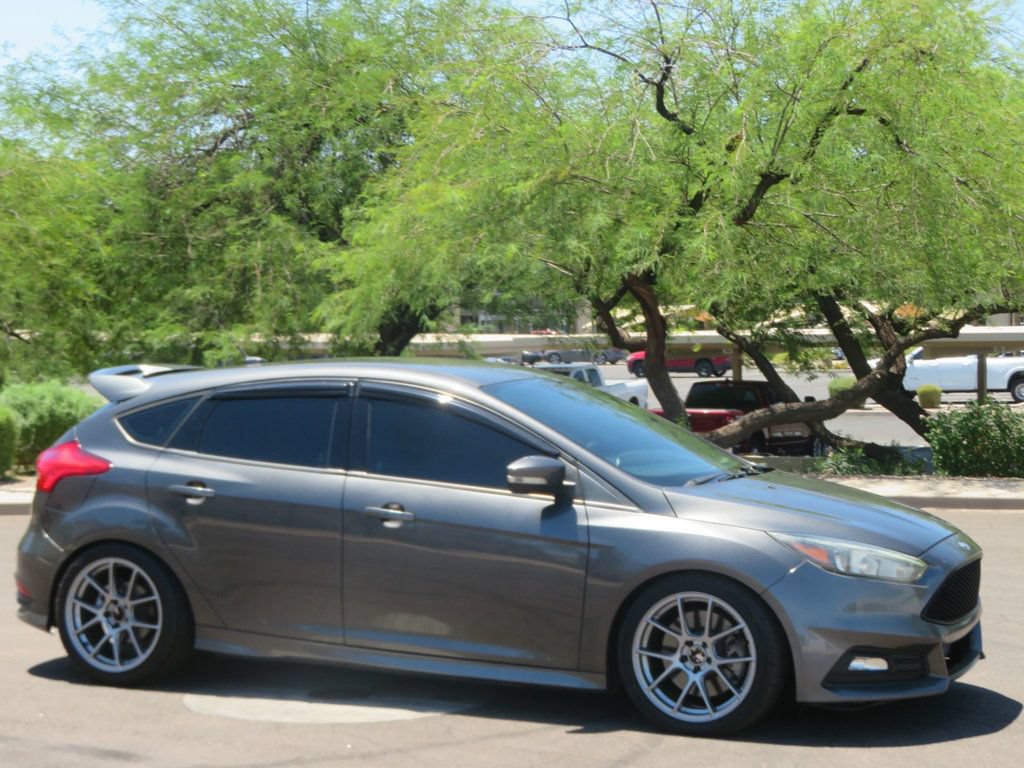 Used 2016 Ford Focus ST FWD image 4