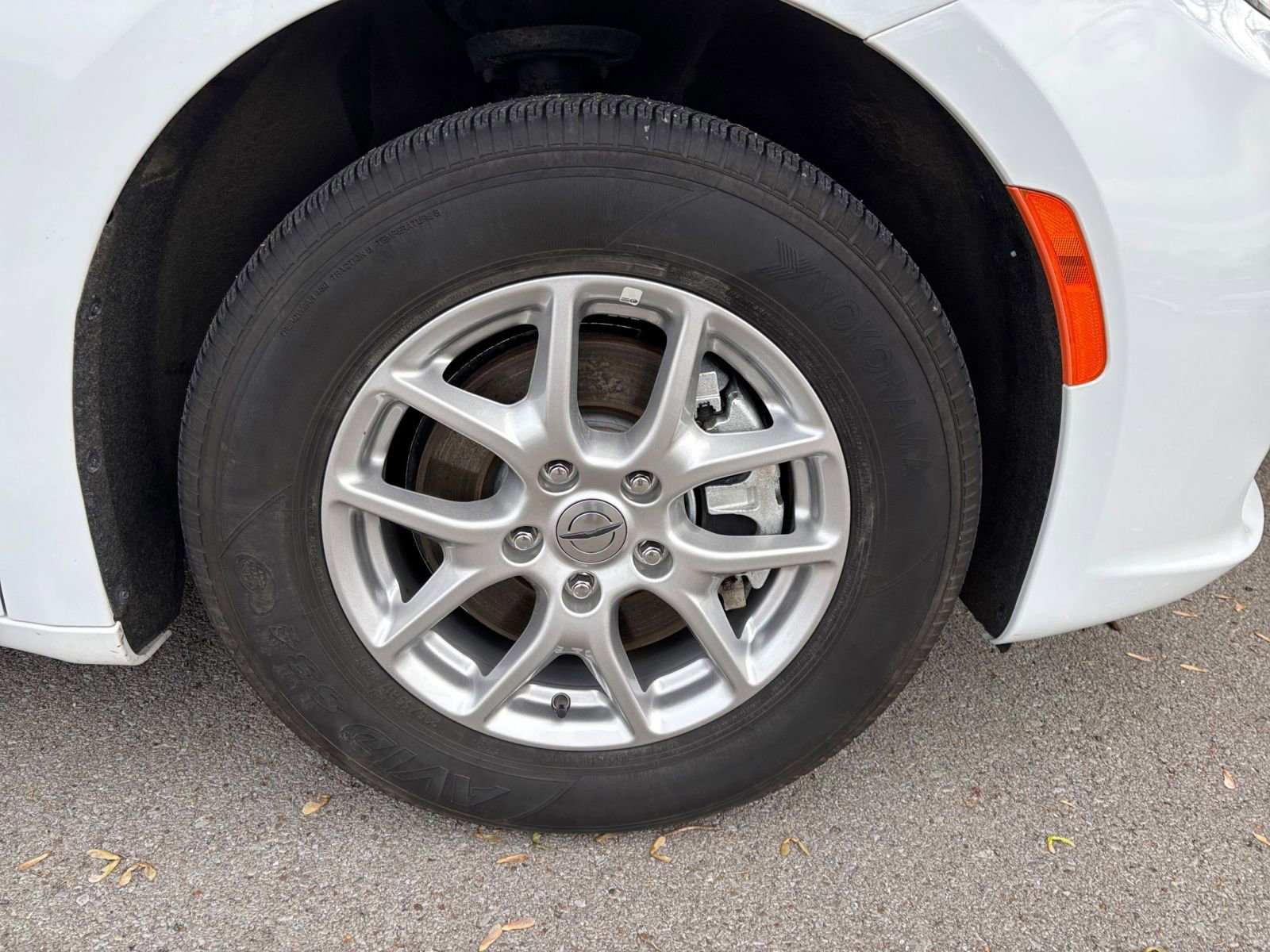 Used 2025 Chrysler Pacifica Select image 33