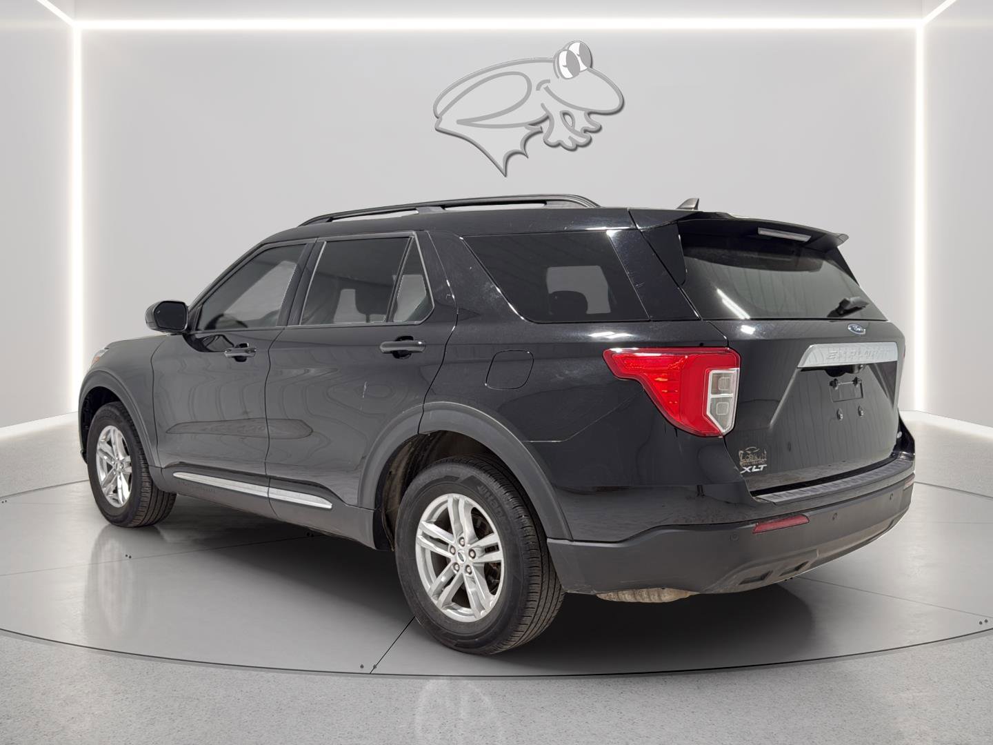 Used 2023 Ford Explorer XLT image 4