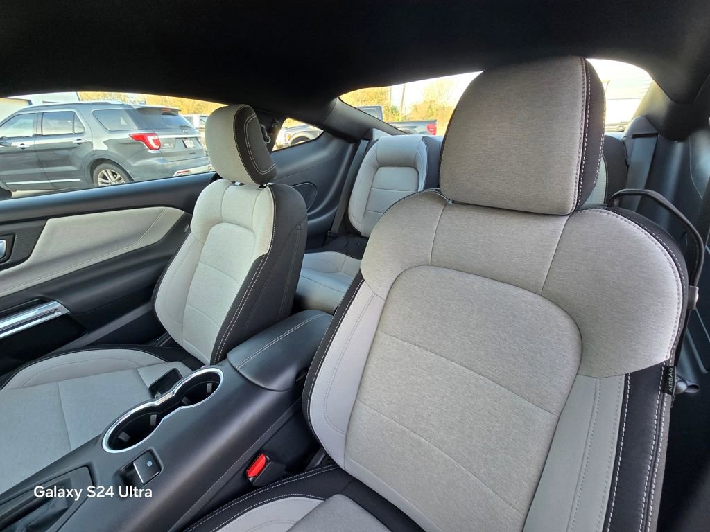 Used 2024 Ford Mustang EcoBoost image 9