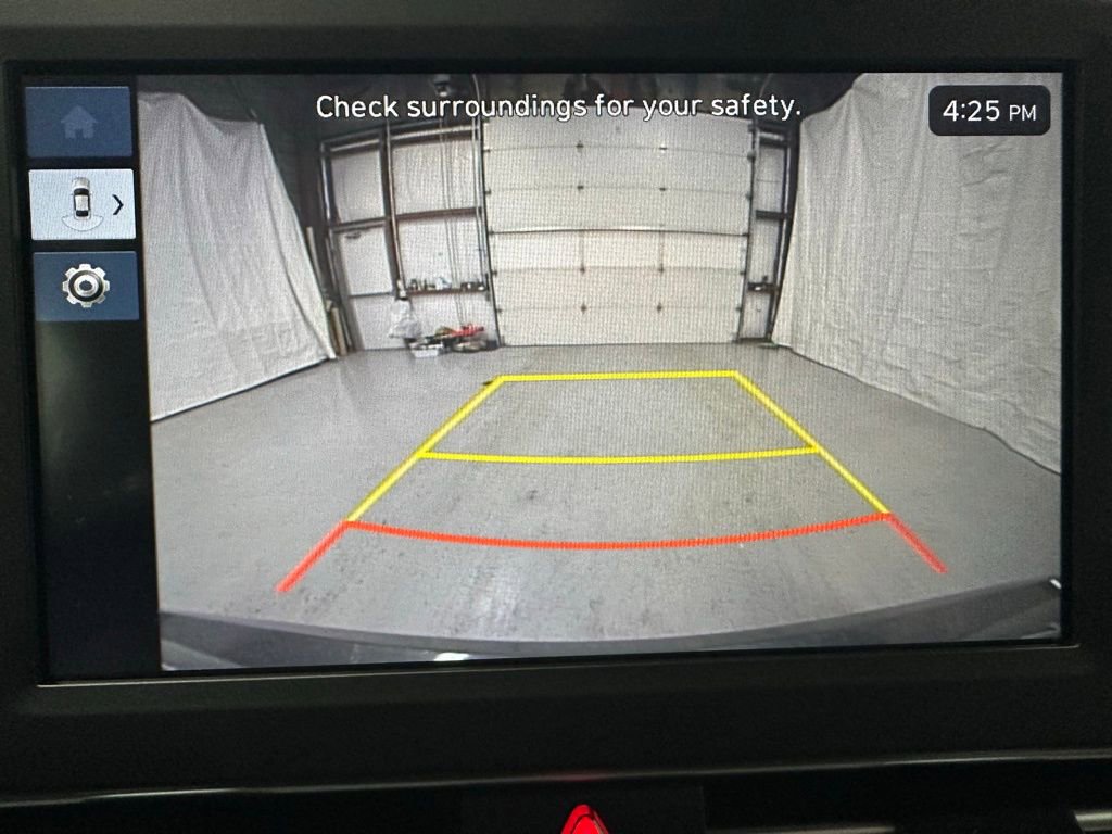 Used 2025 Hyundai Elantra SE image 32