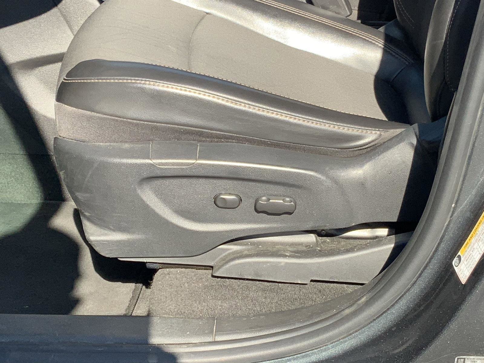 Used 2018 Chevrolet Trax LT w/ LT Convenience Package FWD image 21