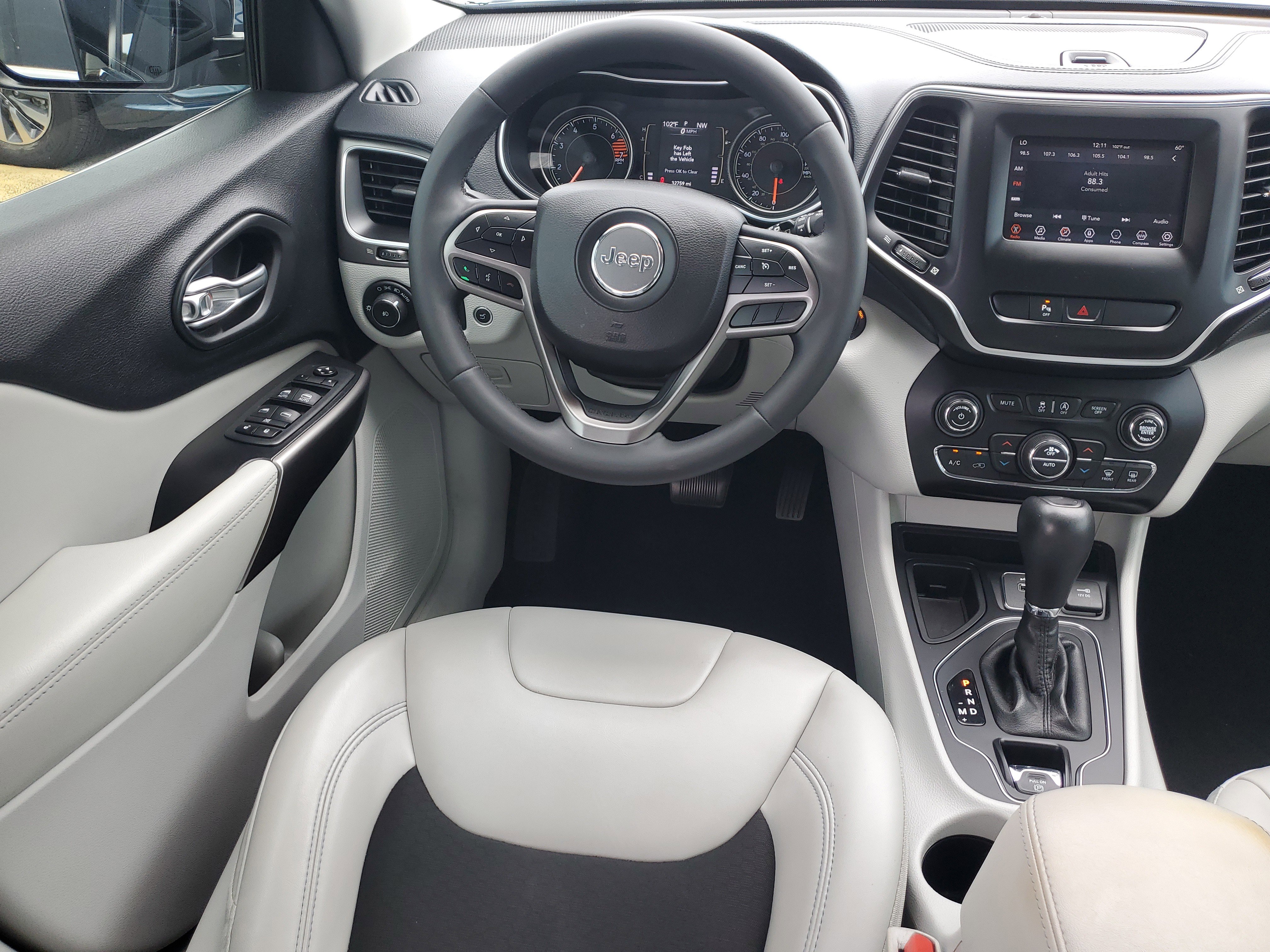 Used 2020 Jeep Cherokee Latitude Plus w/ Comfort/Convenience Group FWD image 12