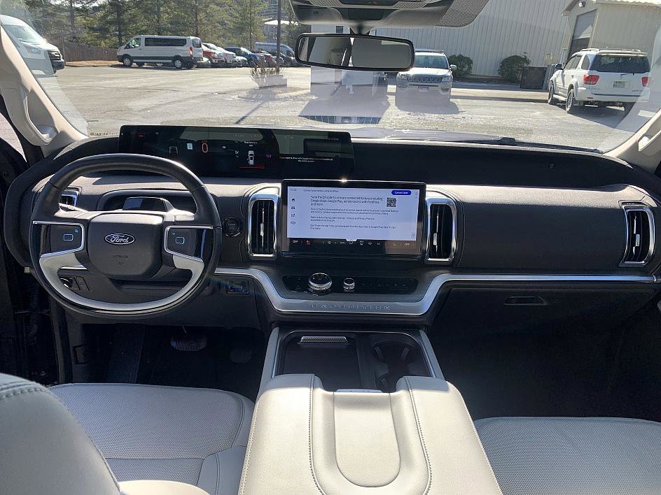 Used 2025 Ford Expedition Max Platinum image 13