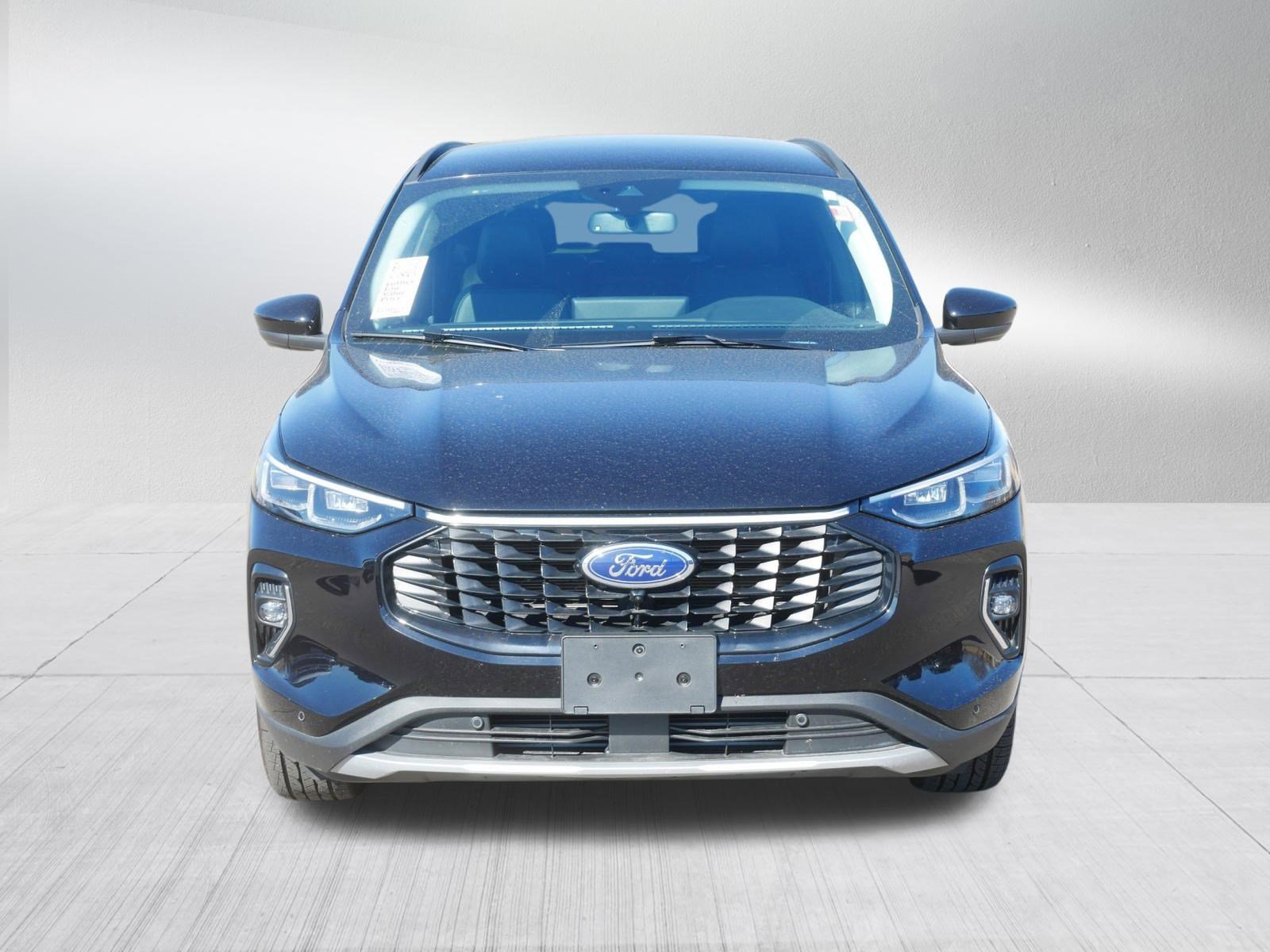 Used 2023 Ford Escape Platinum image 2