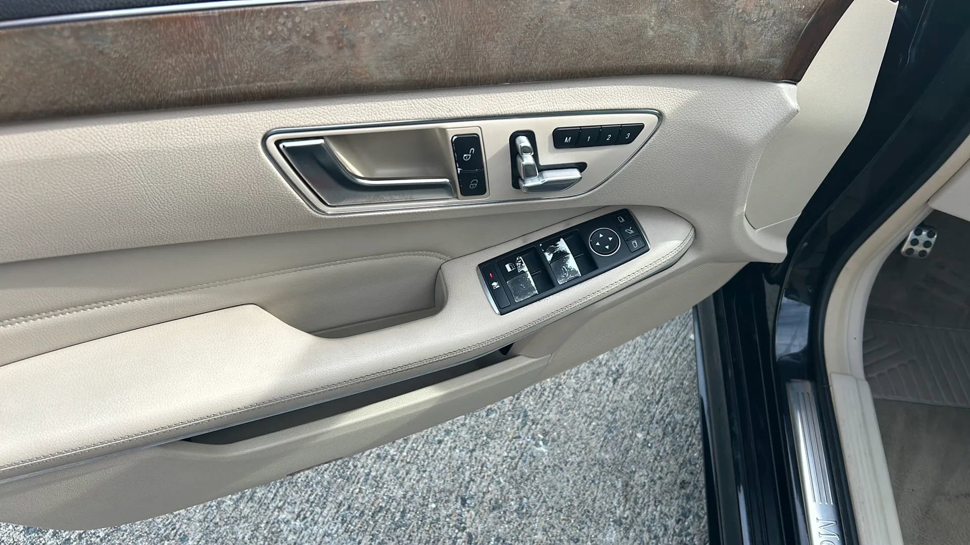 Used 2016 Mercedes-Benz E 350 4MATIC Sedan w/ Premium Package image 18