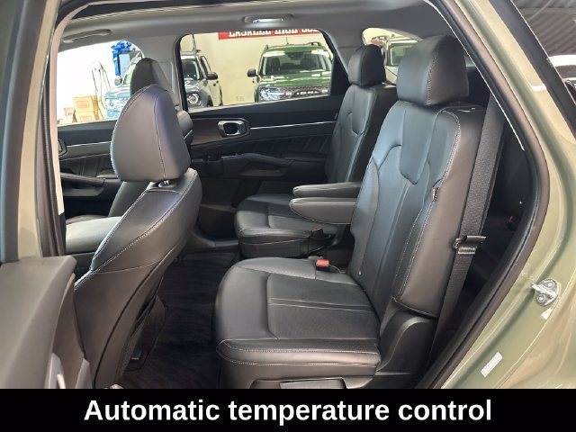 Used 2025 Kia Sorento SX AWD/4WD image 6