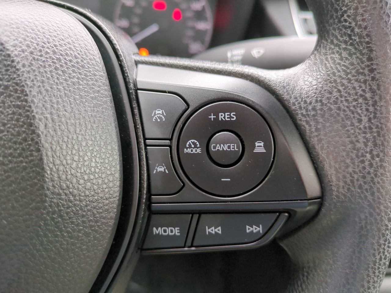 Used 2025 Toyota Corolla LE w/ LE Premium Package FWD image 23