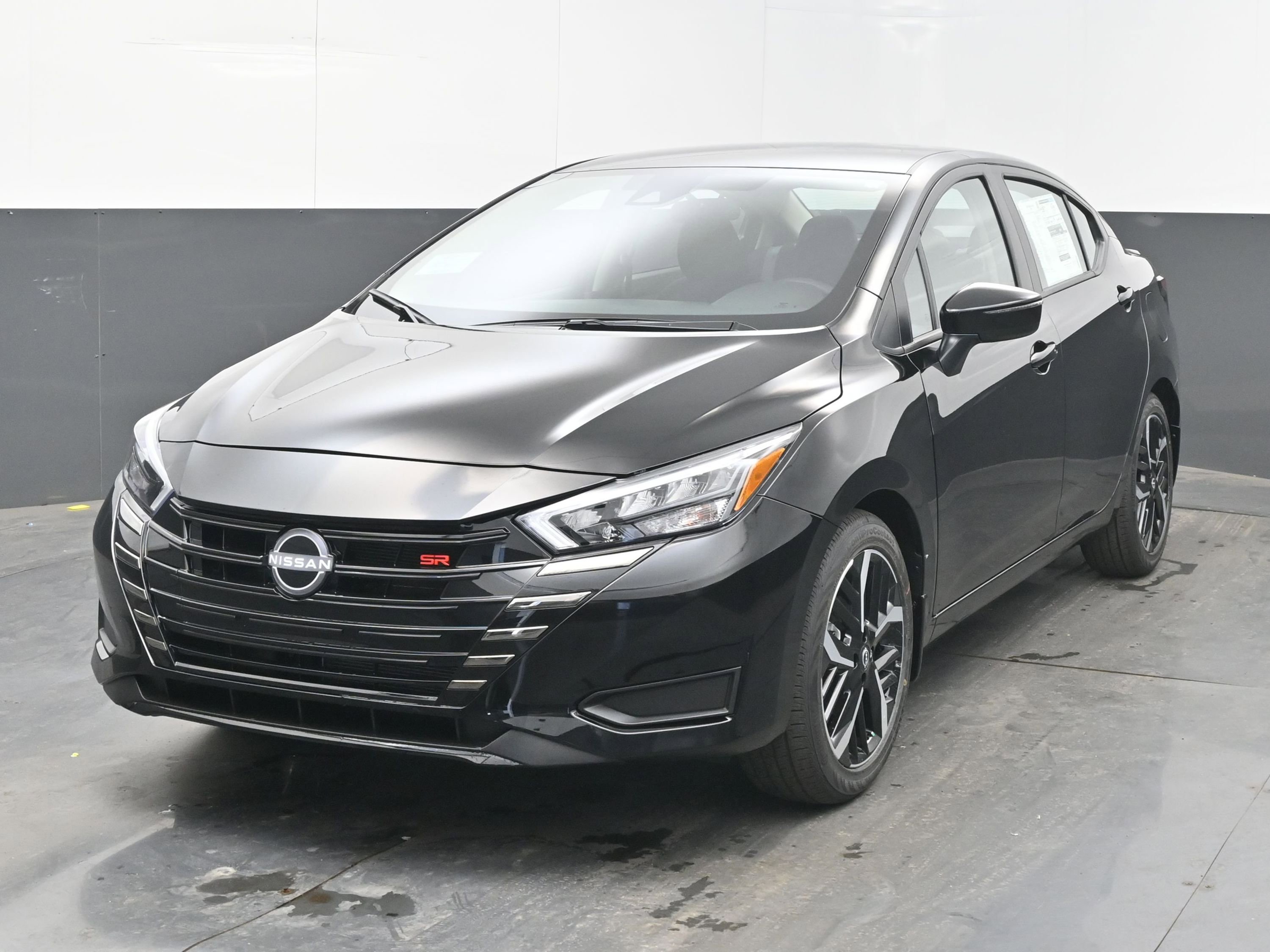 New 2025 Nissan Versa SR image 3