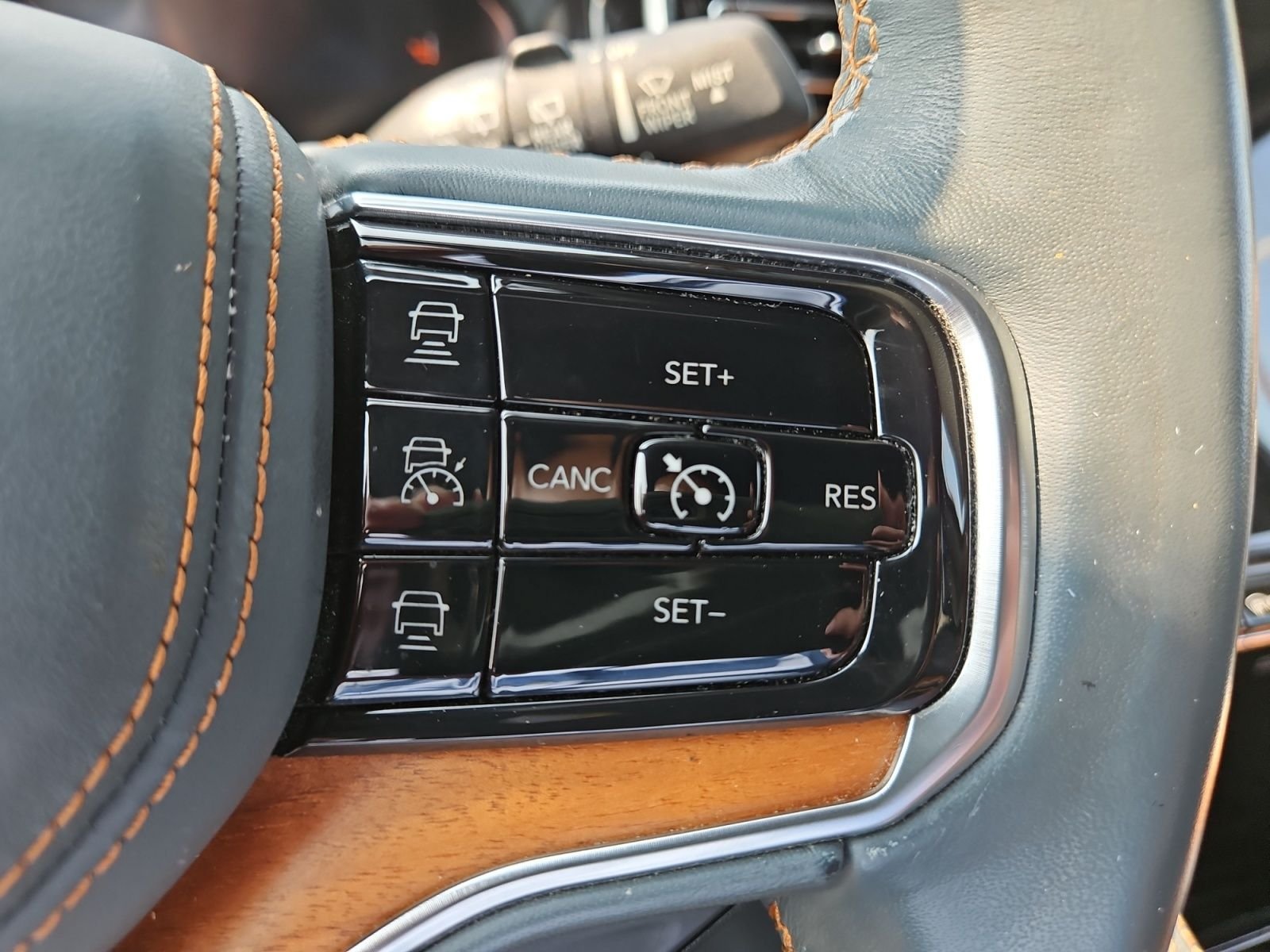 Used 2022 Jeep Grand Wagoneer Series II AWD/4WD image 27