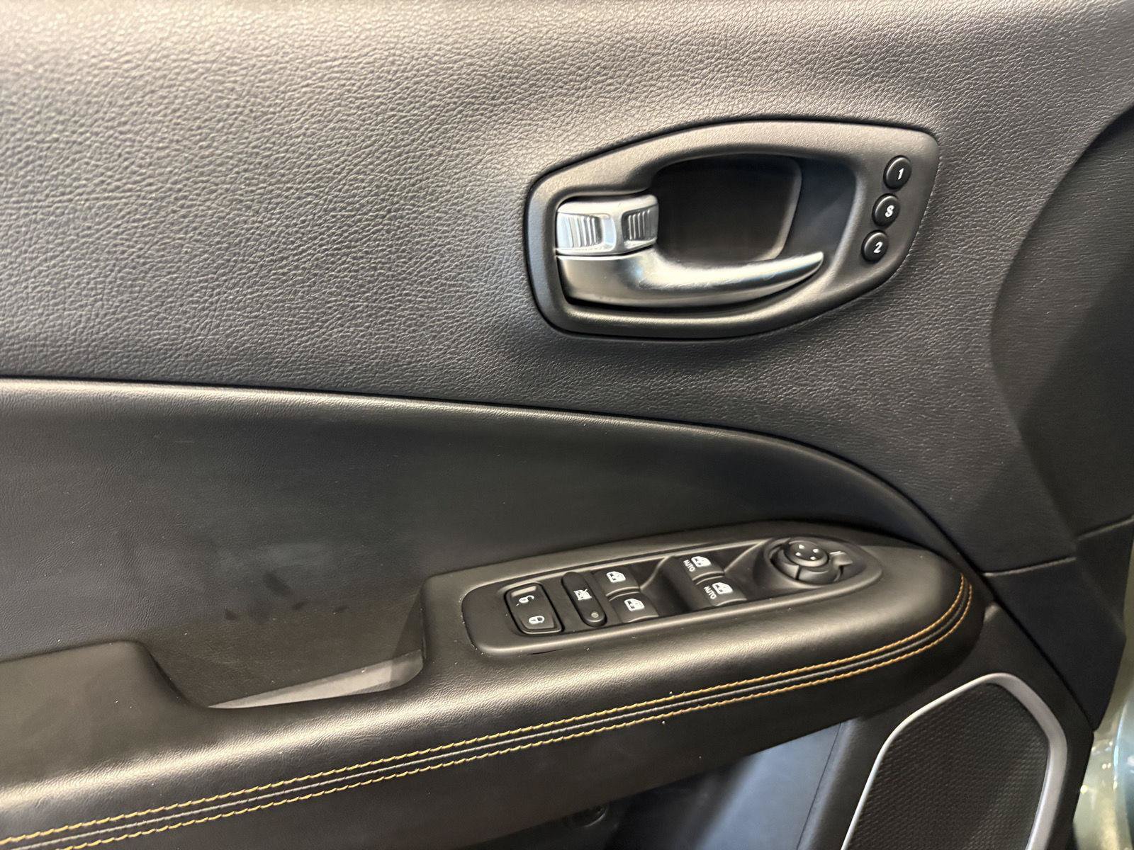 Used 2020 Jeep Compass Limited w/ Safety & Security Group AWD/4WD image 11