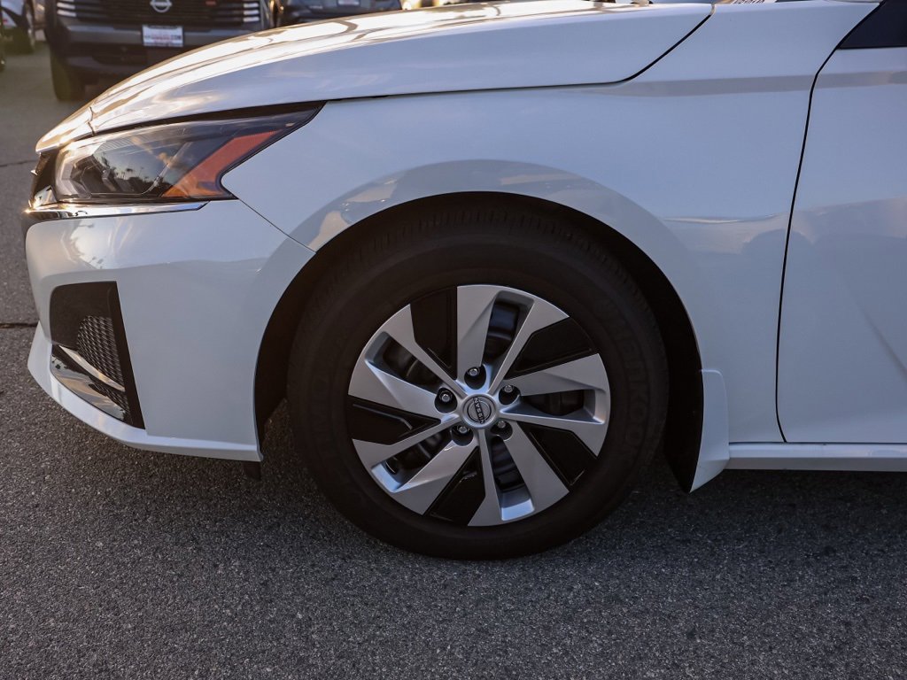 Used 2025 Nissan Altima 2.5 S image 11