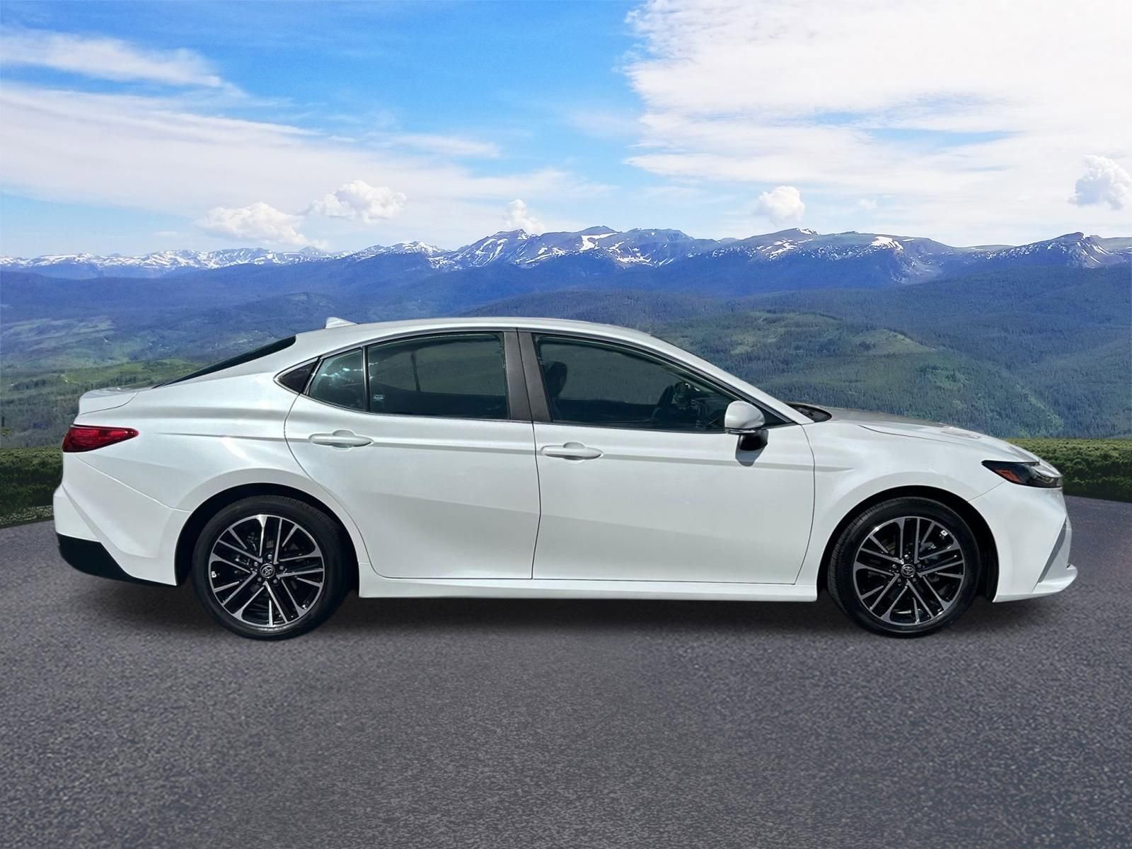 Used 2025 Toyota Camry XLE image 7