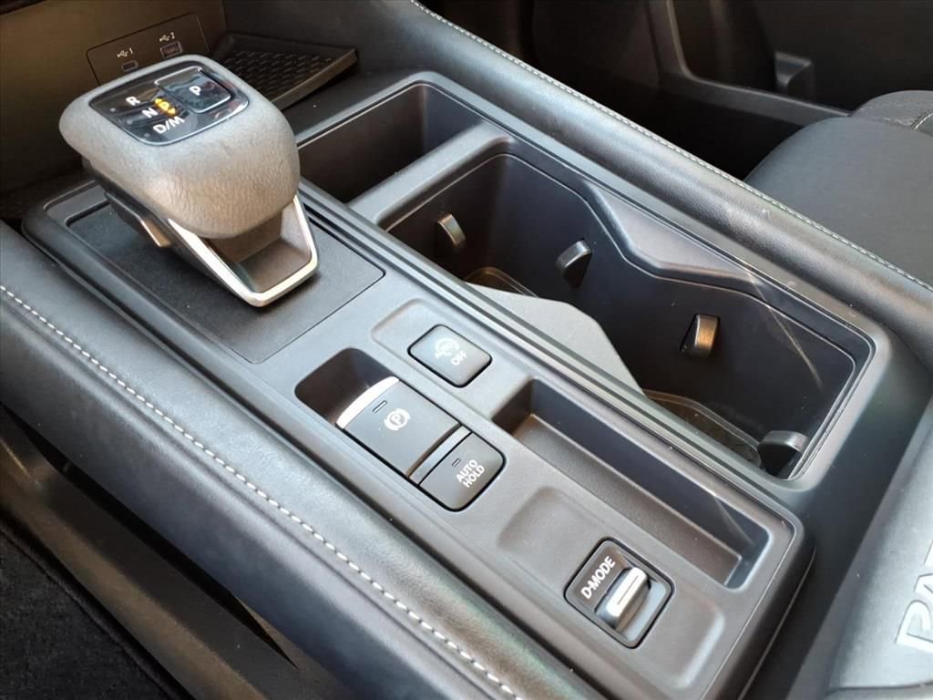 Used 2024 Nissan Pathfinder S image 19