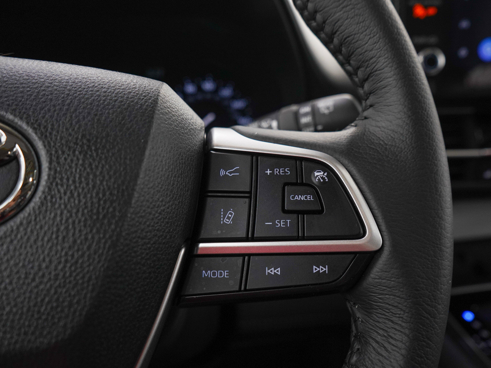 Used 2025 Toyota Sienna XLE w/ XLE Plus Package AWD/4WD image 26