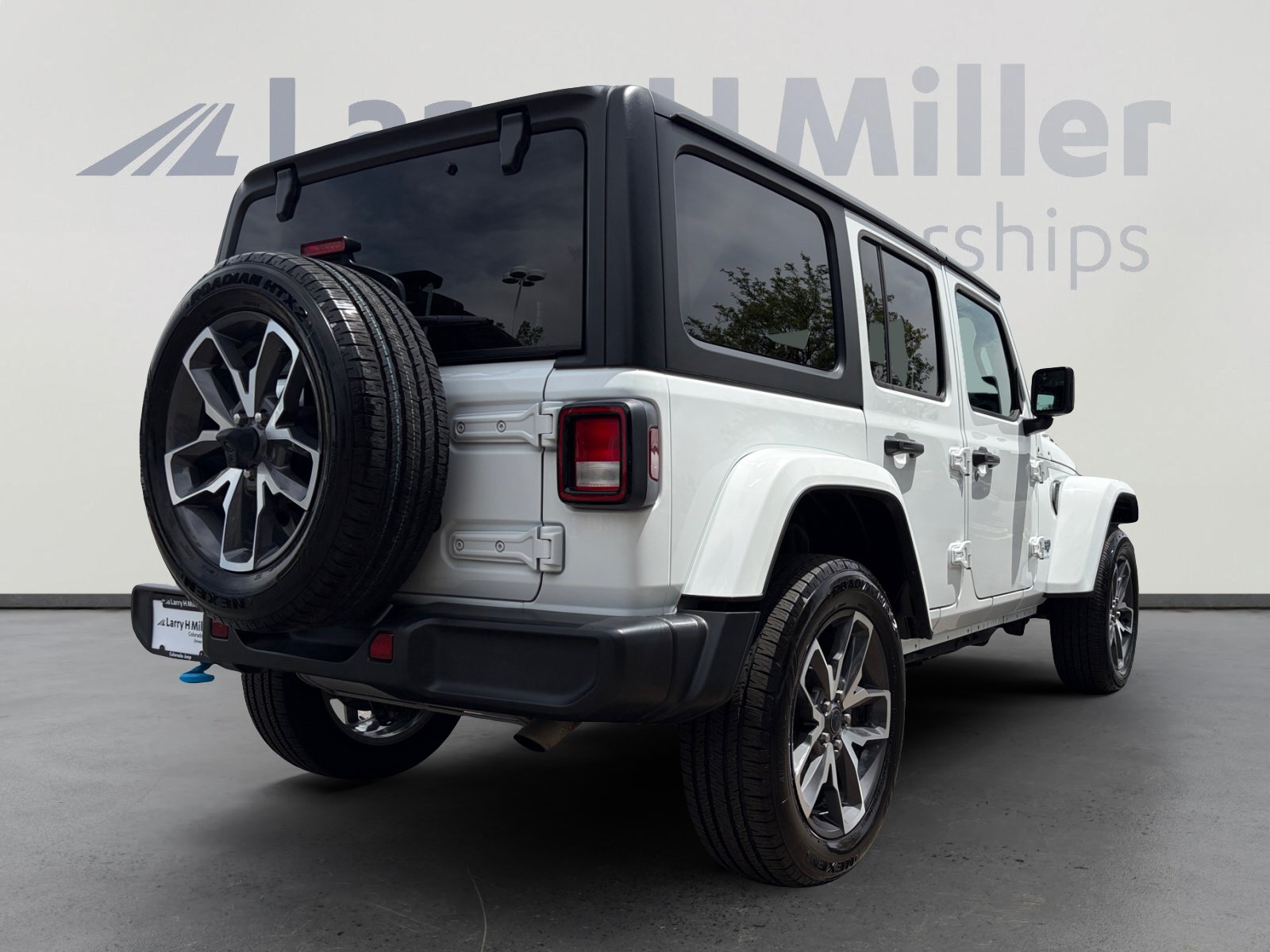 Used 2024 Jeep Wrangler Unlimited AWD/4WD image 5