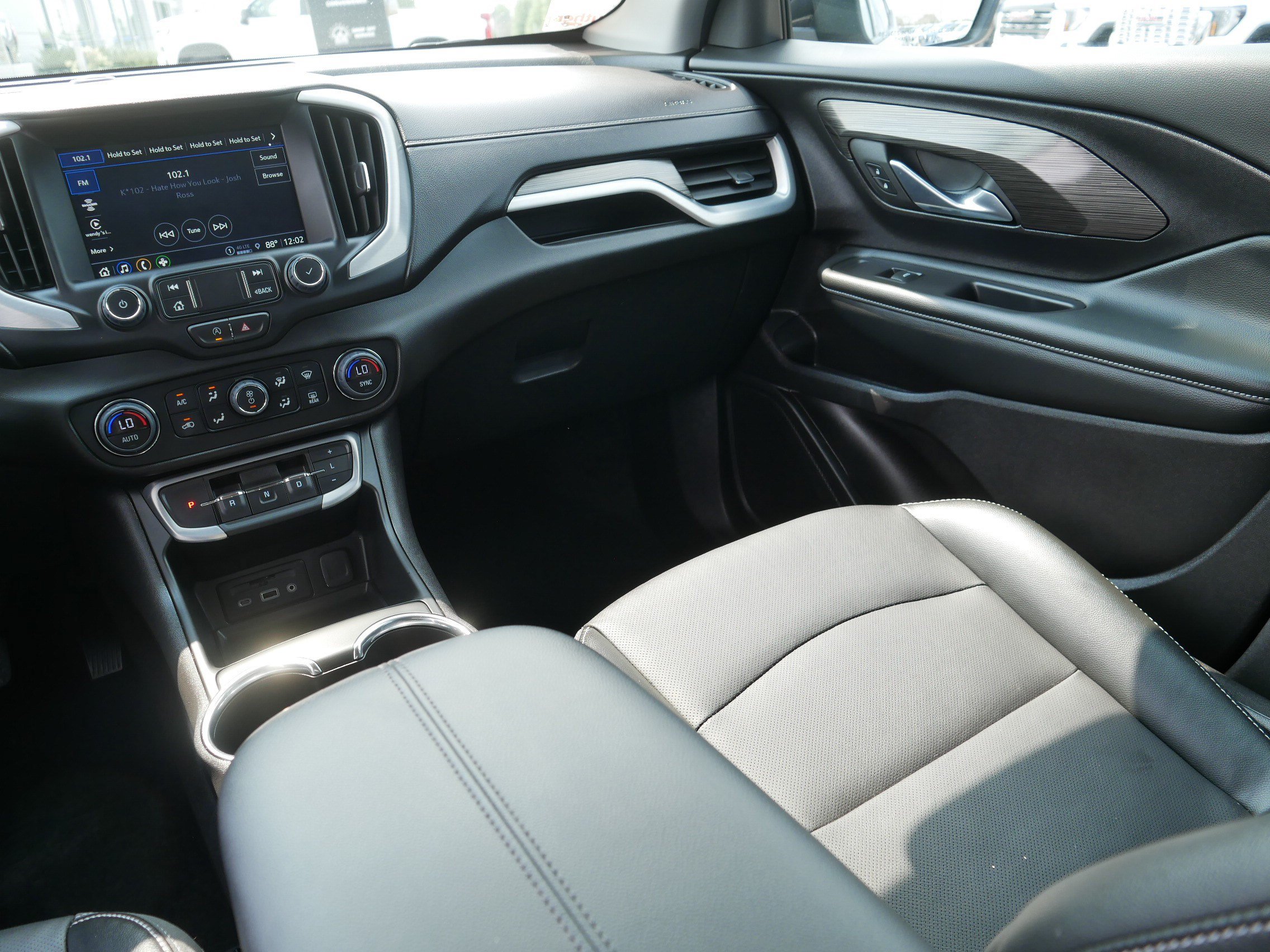 Used 2024 GMC Terrain SLT w/ Elevation Edition AWD/4WD image 11