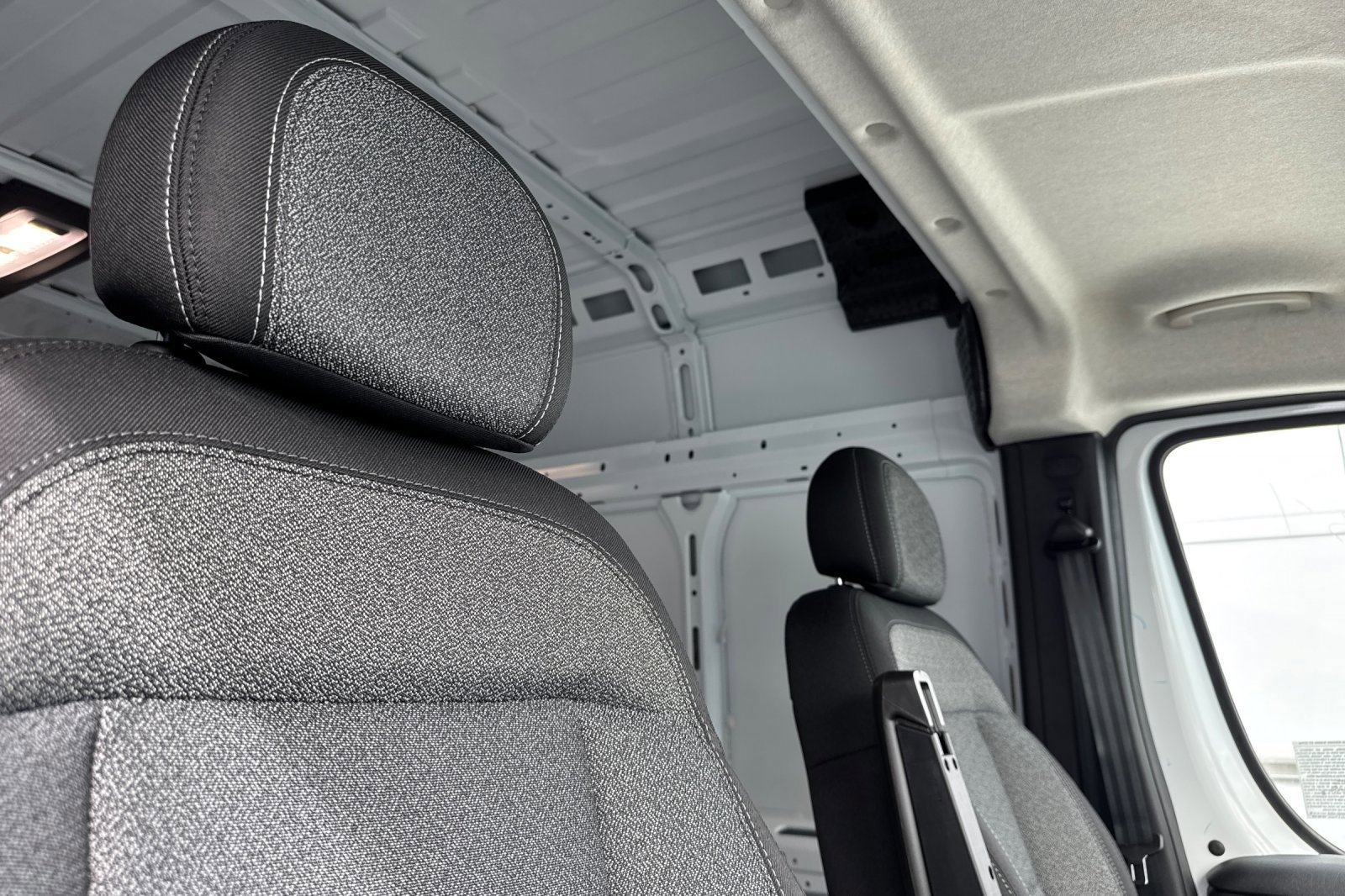 New 2026 RAM ProMaster 2500 w/ Quick Order Package 22G SLT image 15