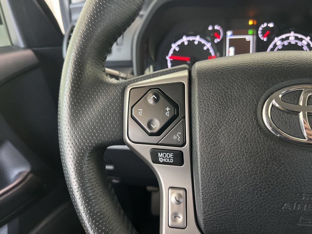 Used 2020 Toyota 4Runner SR5 AWD/4WD image 6