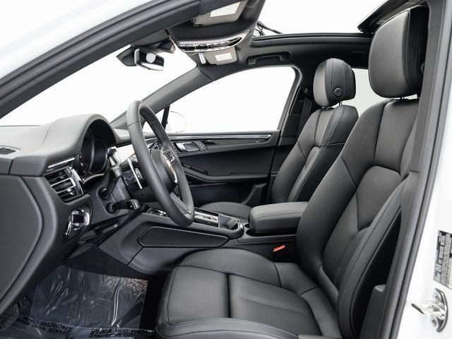 Certified 2025 Porsche Macan image 6