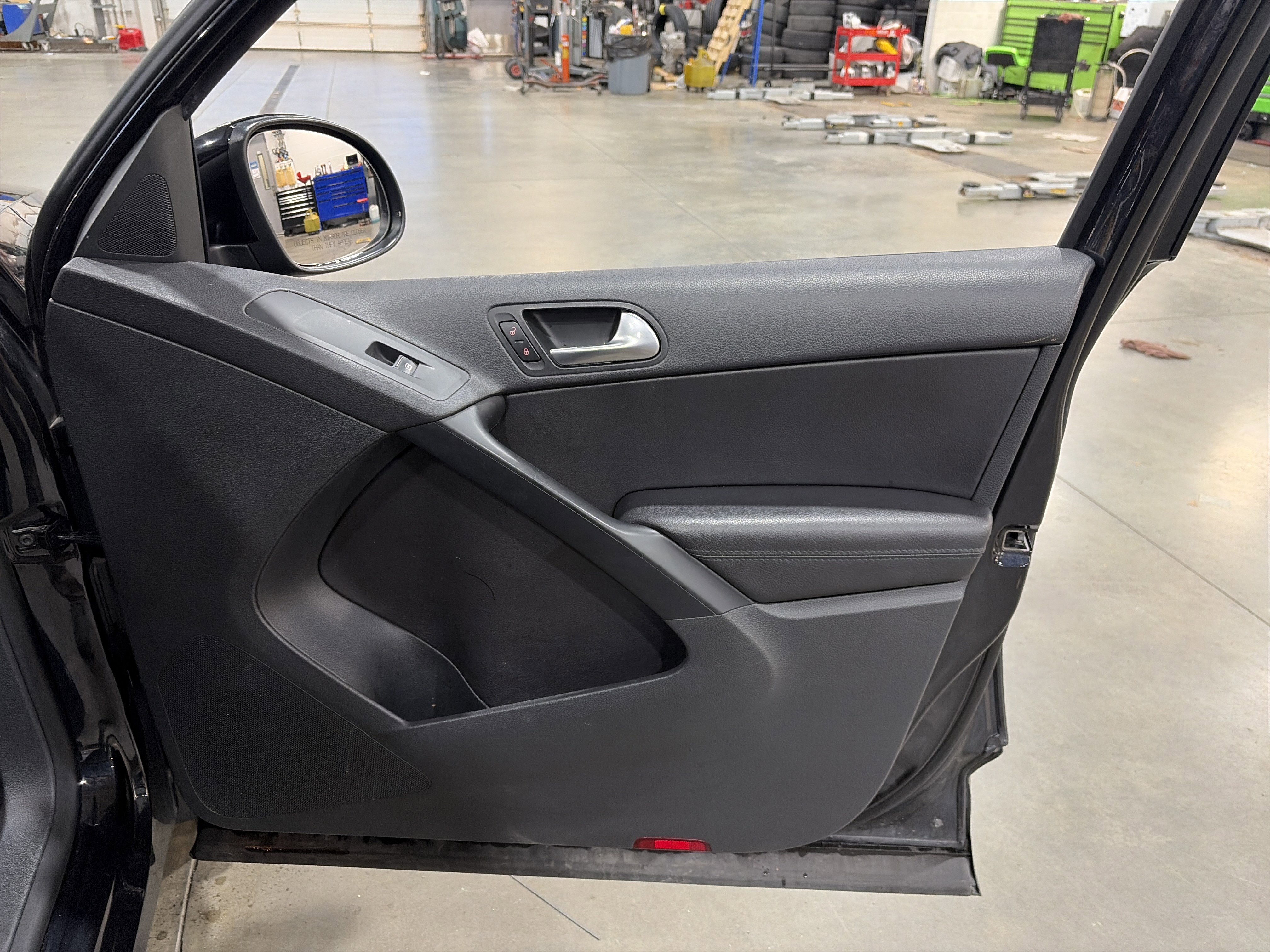 Used 2017 Volkswagen Tiguan S image 30