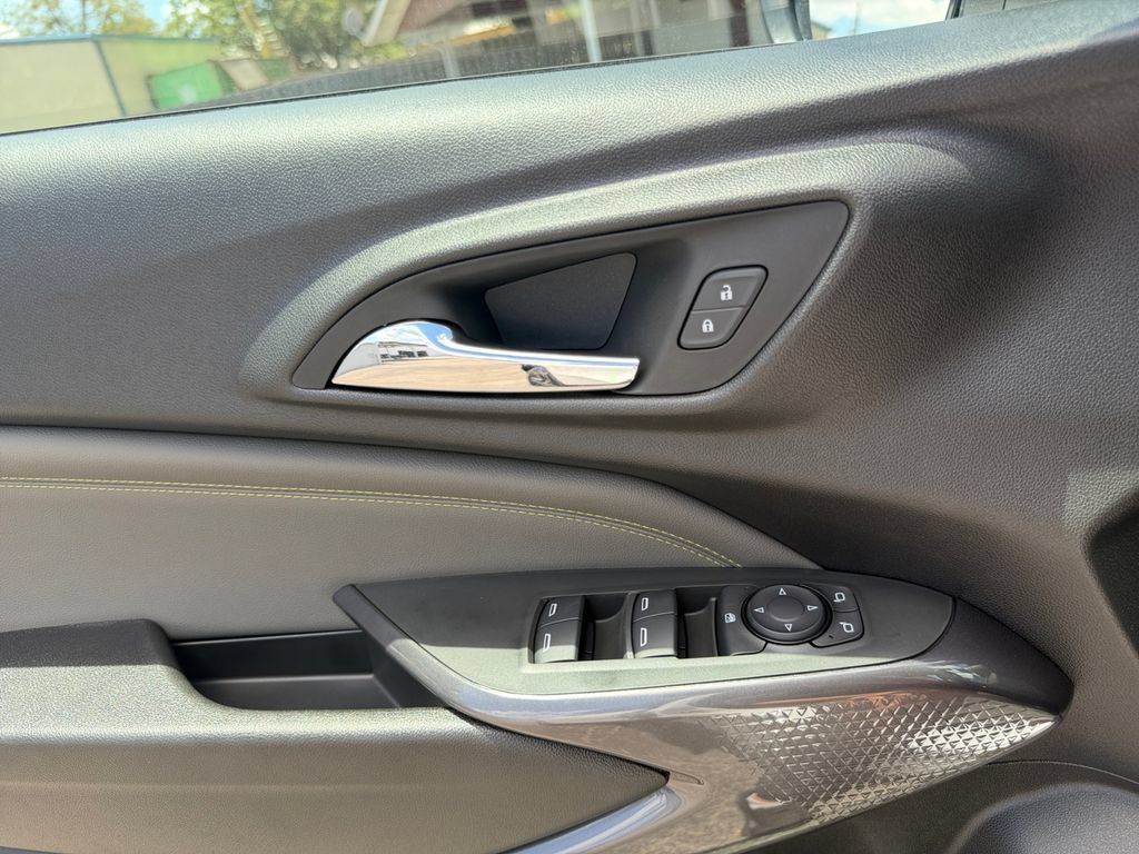 New 2026 Chevrolet Trax ACTIV w/ Sunroof Package FWD image 11