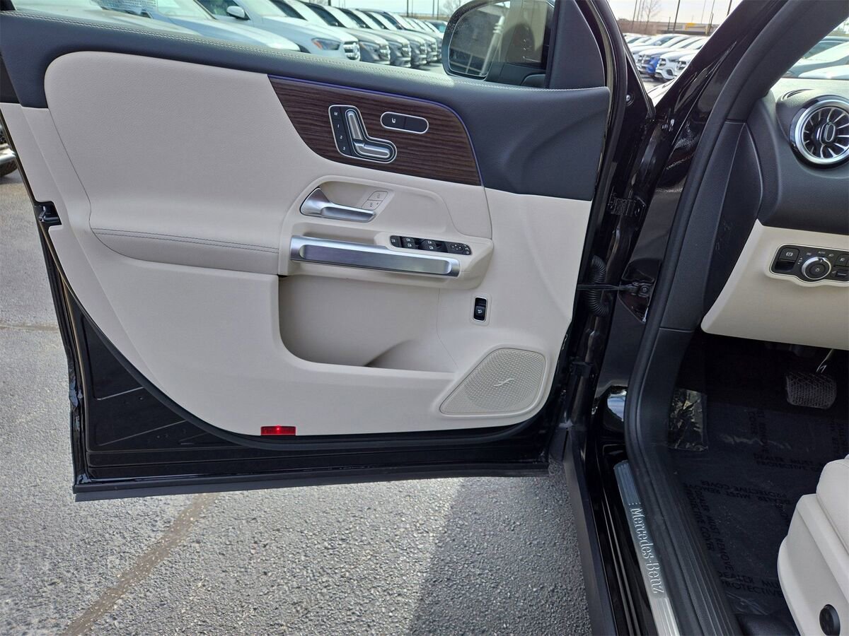 New 2026 Mercedes-Benz GLB 250 image 11