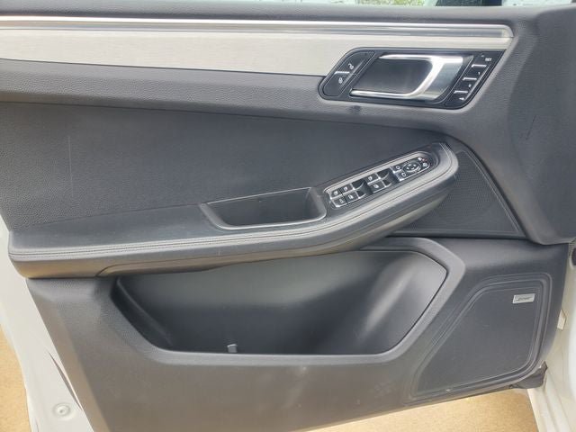 Used 2018 Porsche Macan Turbo AWD/4WD image 7