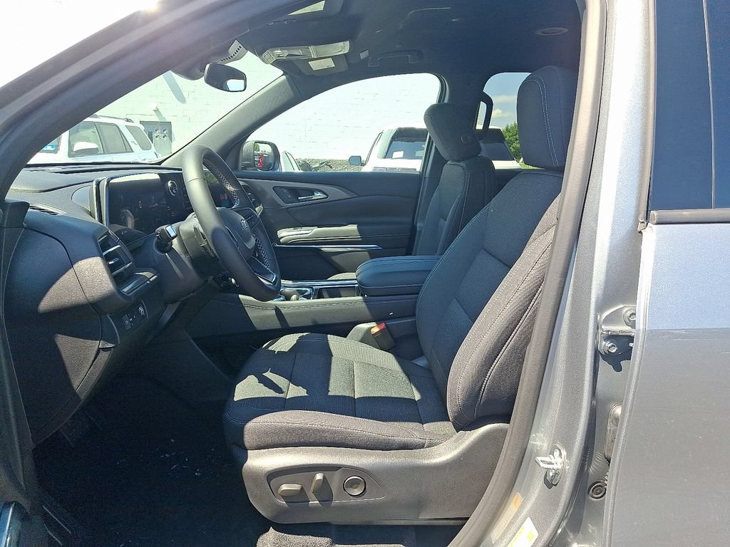 New 2027 Chevrolet Traverse LT w/ Midnight/Sport Edition FWD image 6