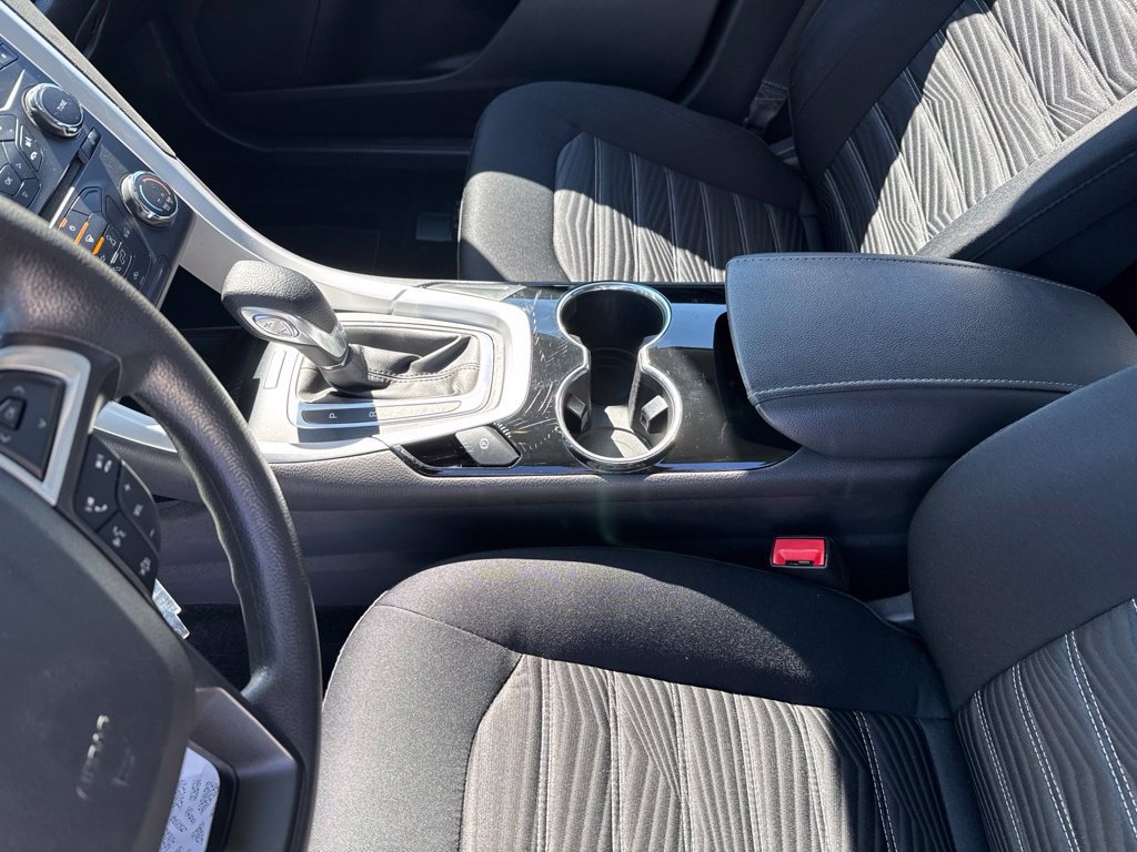 Used 2016 Ford Fusion SE FWD image 27