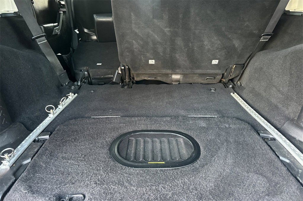 Used 2015 Jeep Wrangler Unlimited Rubicon w/ Connectivity Group image 16
