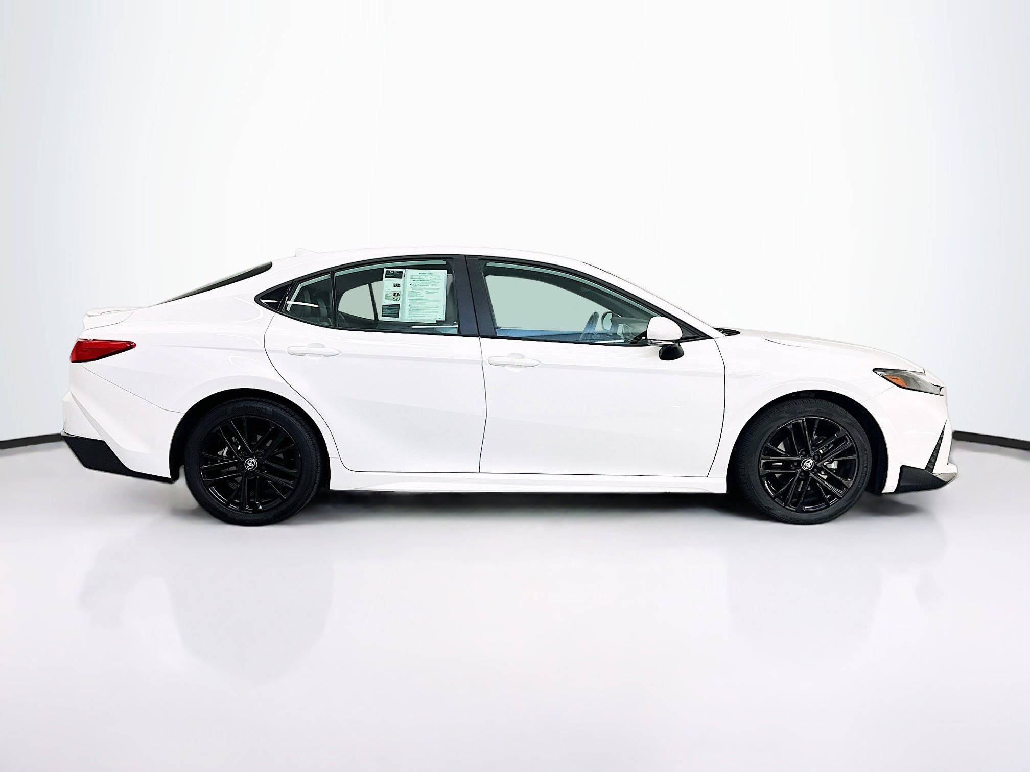 Used 2025 Toyota Camry SE image 10