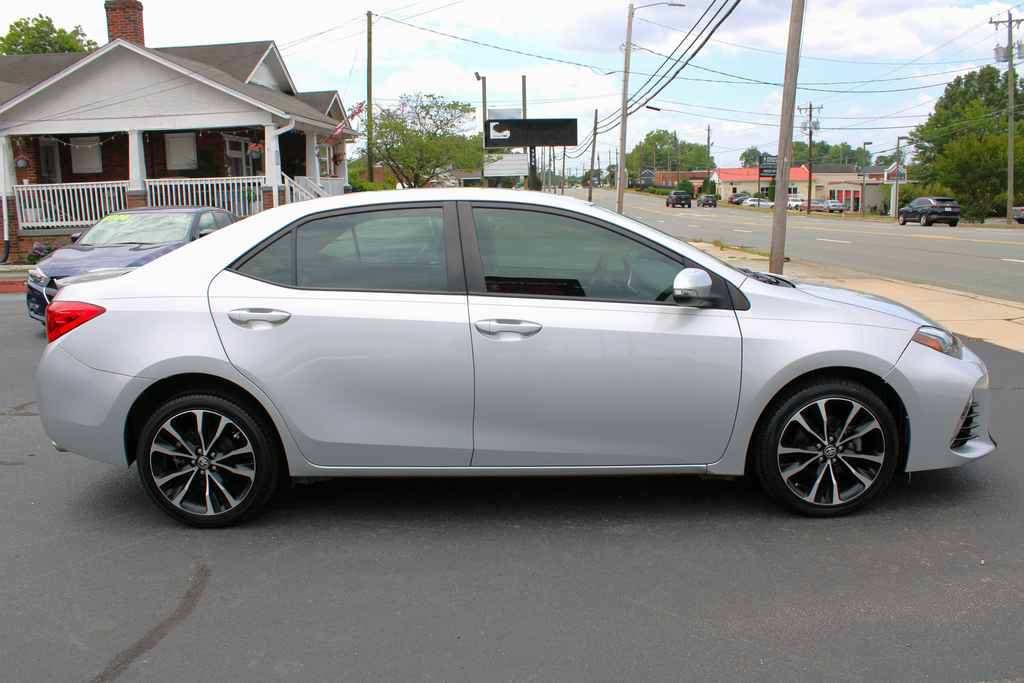 Used 2019 Toyota Corolla SE FWD image 5