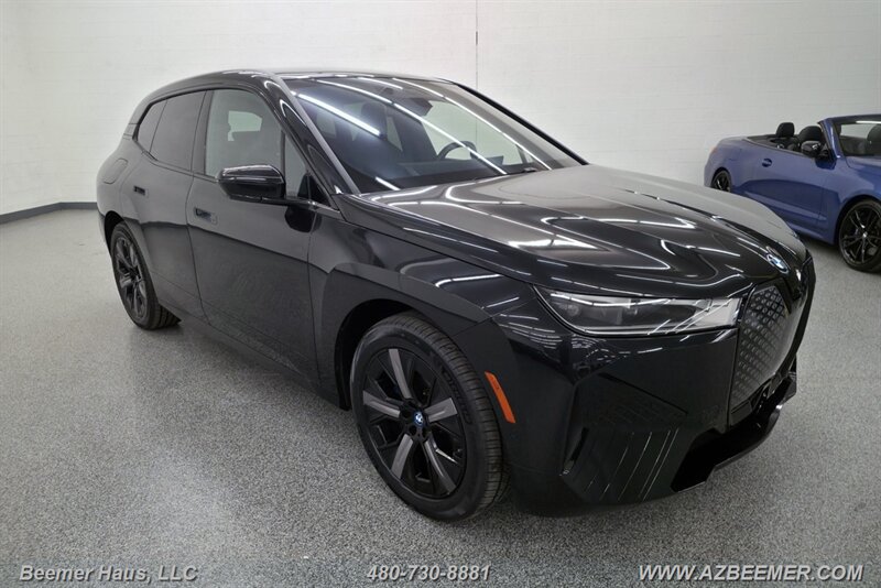Used 2024 BMW iX xDrive50 w/ Sport Package AWD/4WD image 14