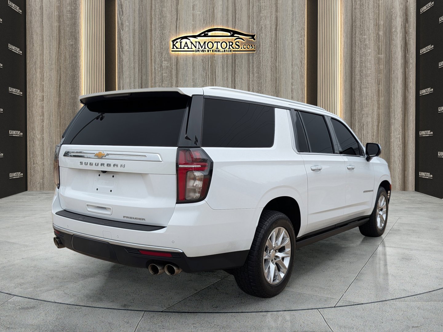 Used 2022 Chevrolet Suburban Premier w/ Max Trailering Package AWD/4WD image 8
