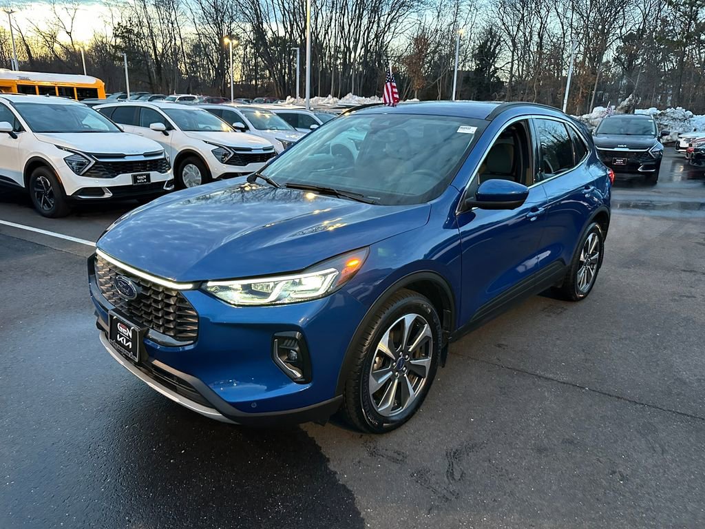 Used 2023 Ford Escape Platinum w/ Class II Trailer Tow Package AWD/4WD image 6