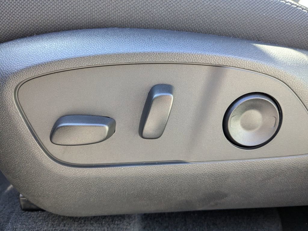 New 2026 Chevrolet Traverse LT w/ Sun and Wheel Package image 23