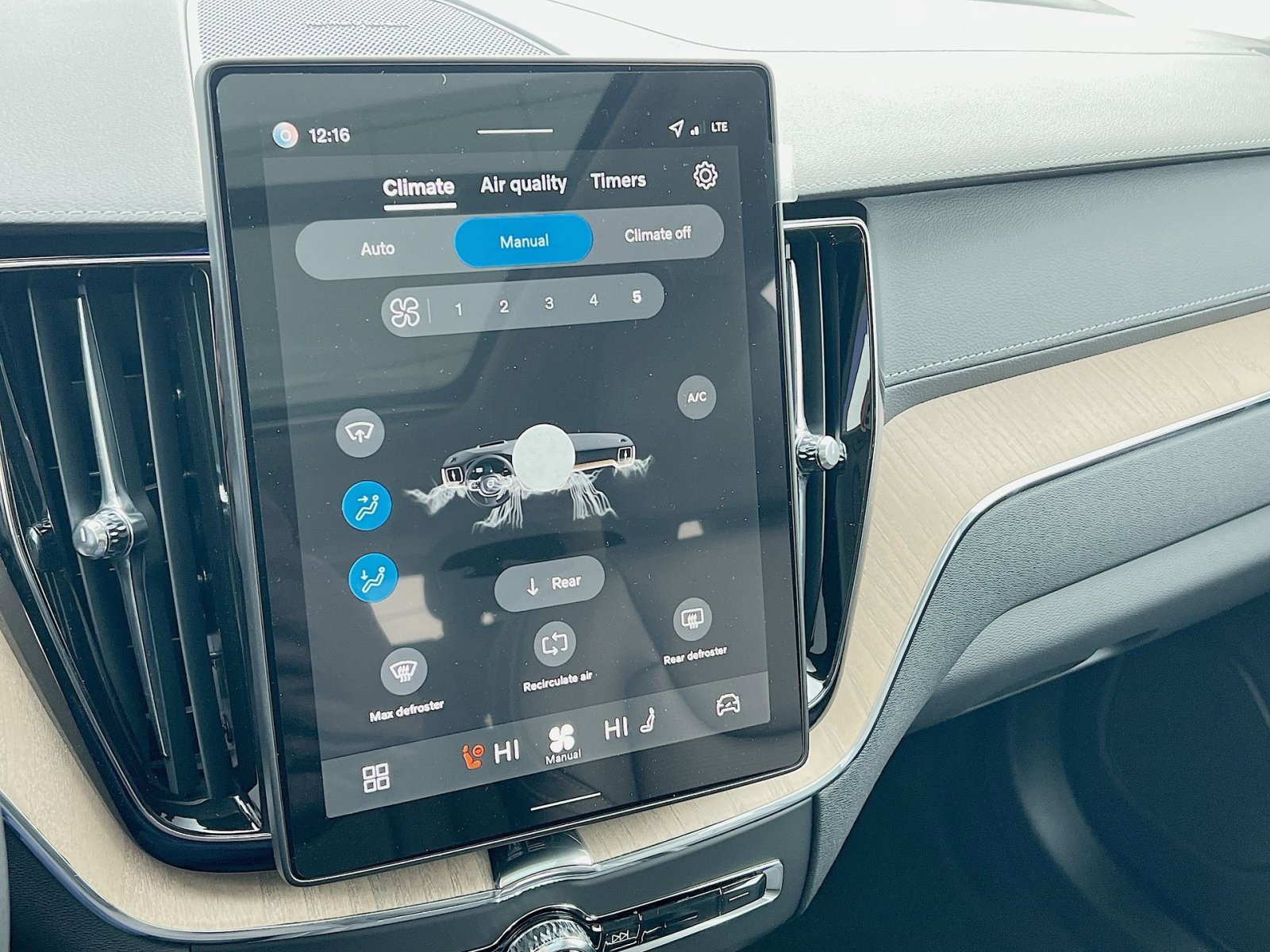 New 2026 Volvo XC60 B5 Ultra w/ Protection Package Premier image 21