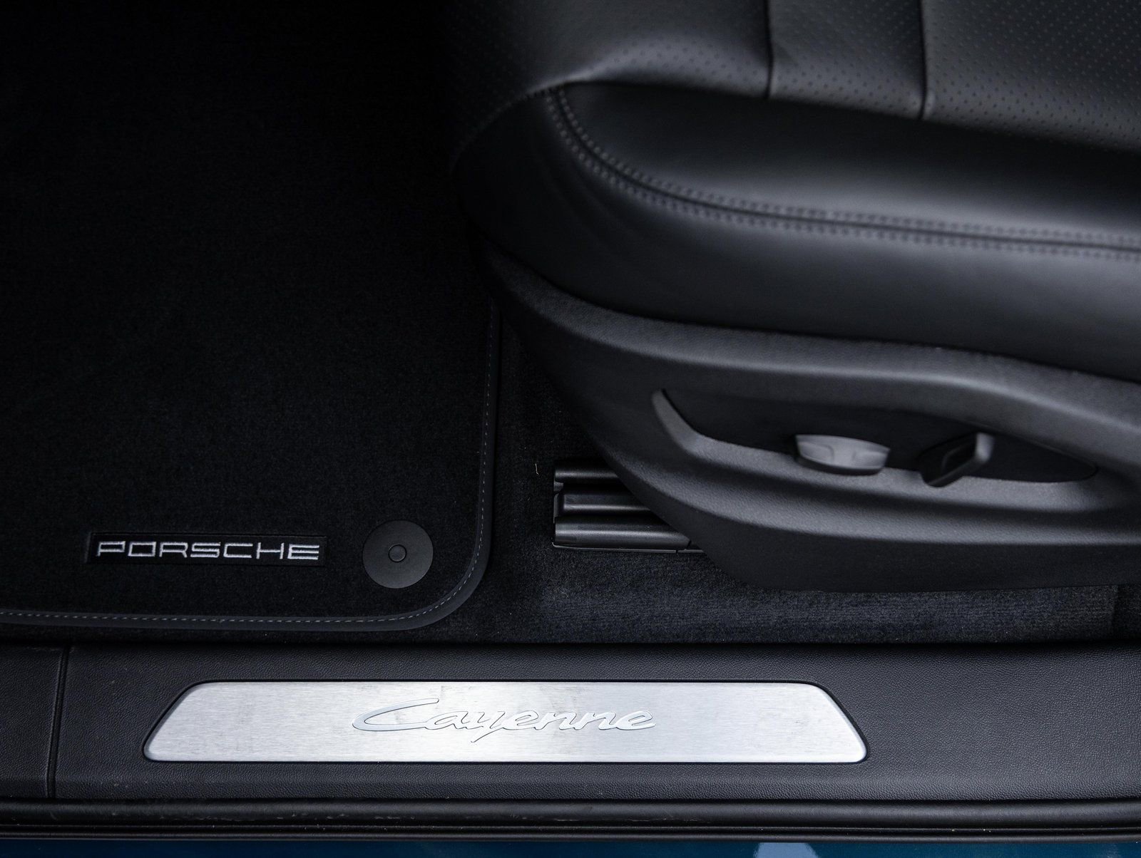 Certified 2026 Porsche Cayenne AWD/4WD image 22