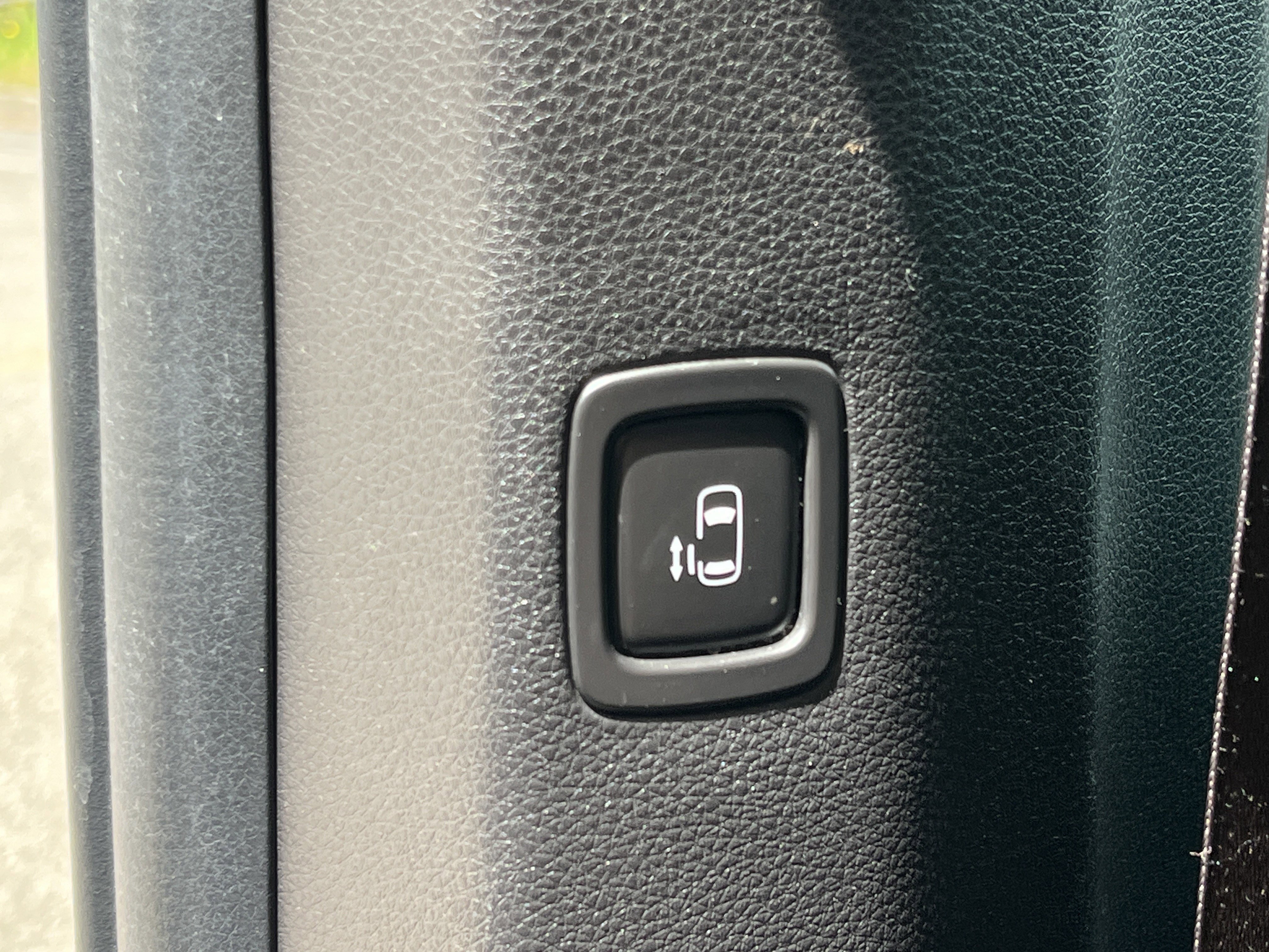 Used 2022 Kia Carnival EX FWD image 22