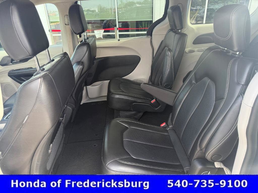 Used 2023 Chrysler Pacifica Touring-L image 31