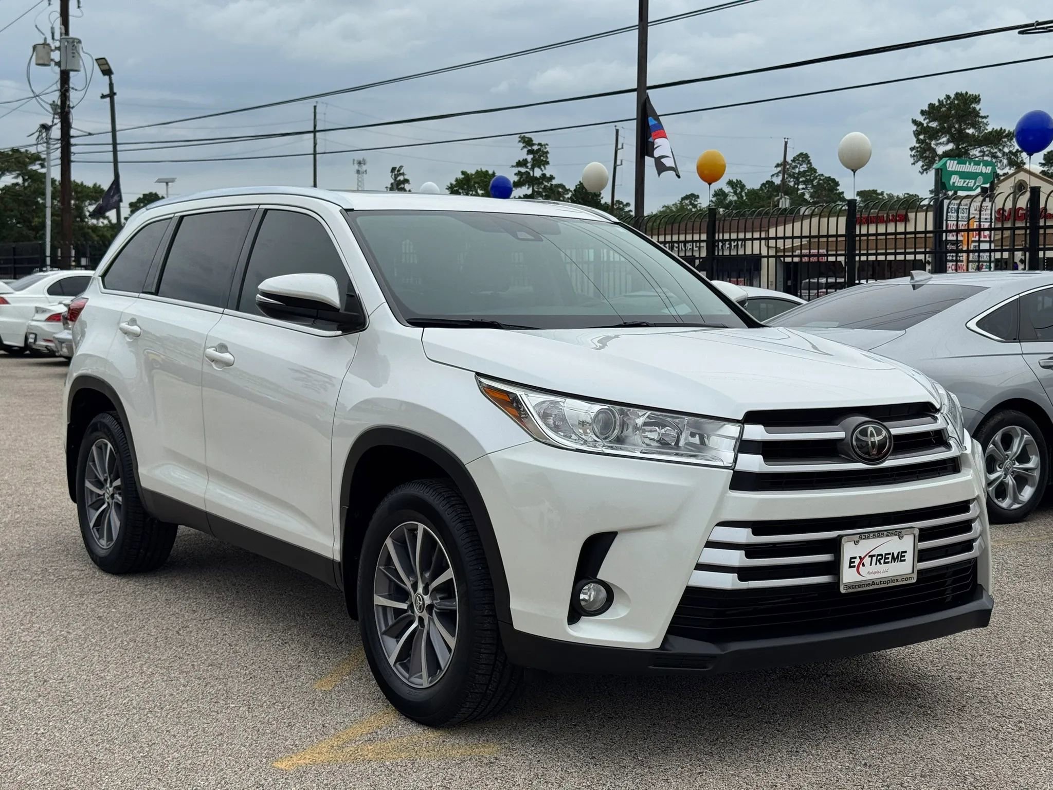 Used 2019 Toyota Highlander XLE FWD image 5