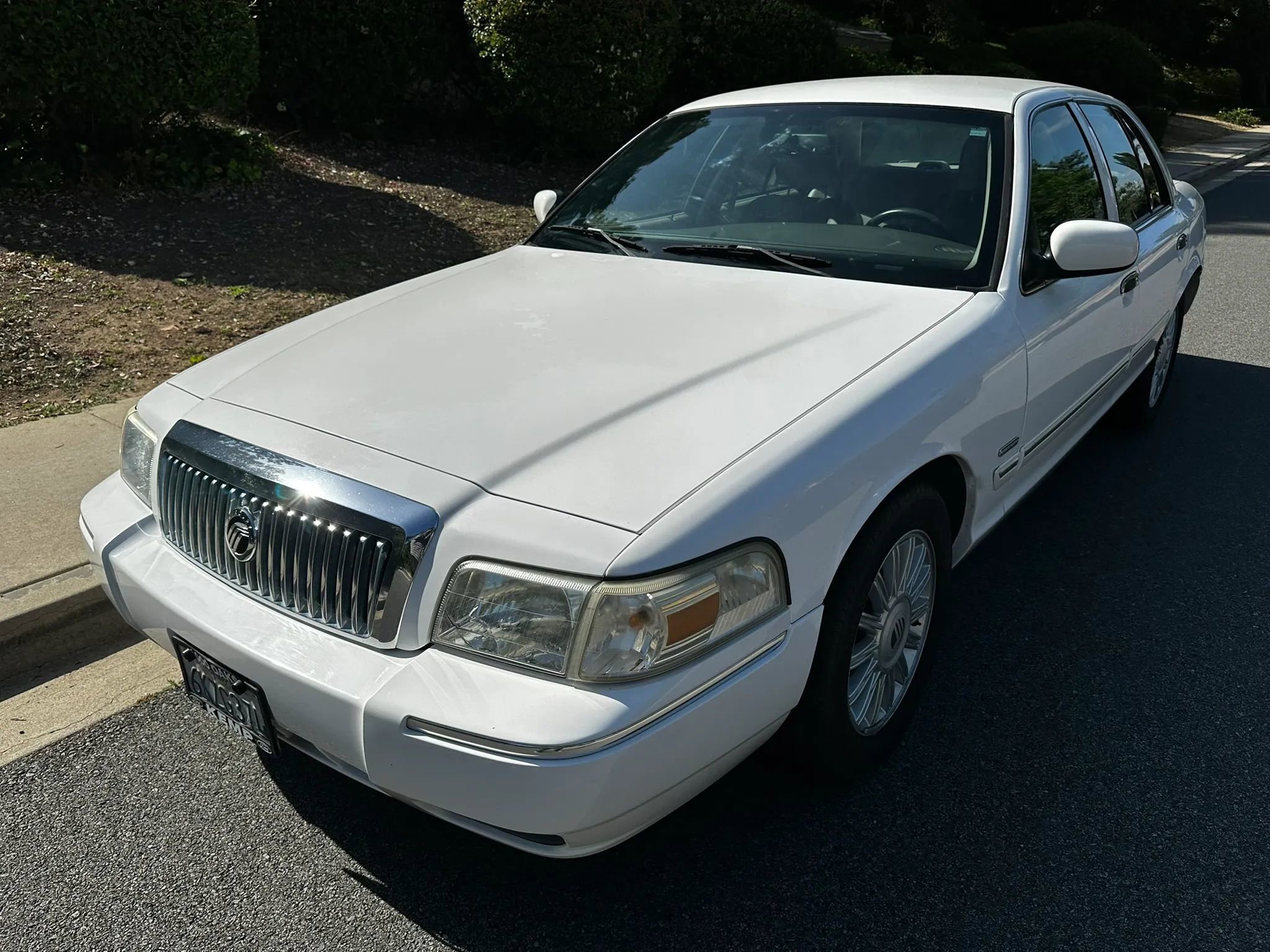 Used 2010 Mercury Grand Marquis LS RWD image 13