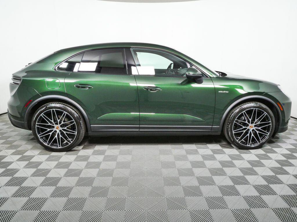 New 2026 Porsche Macan Electric RWD image 27