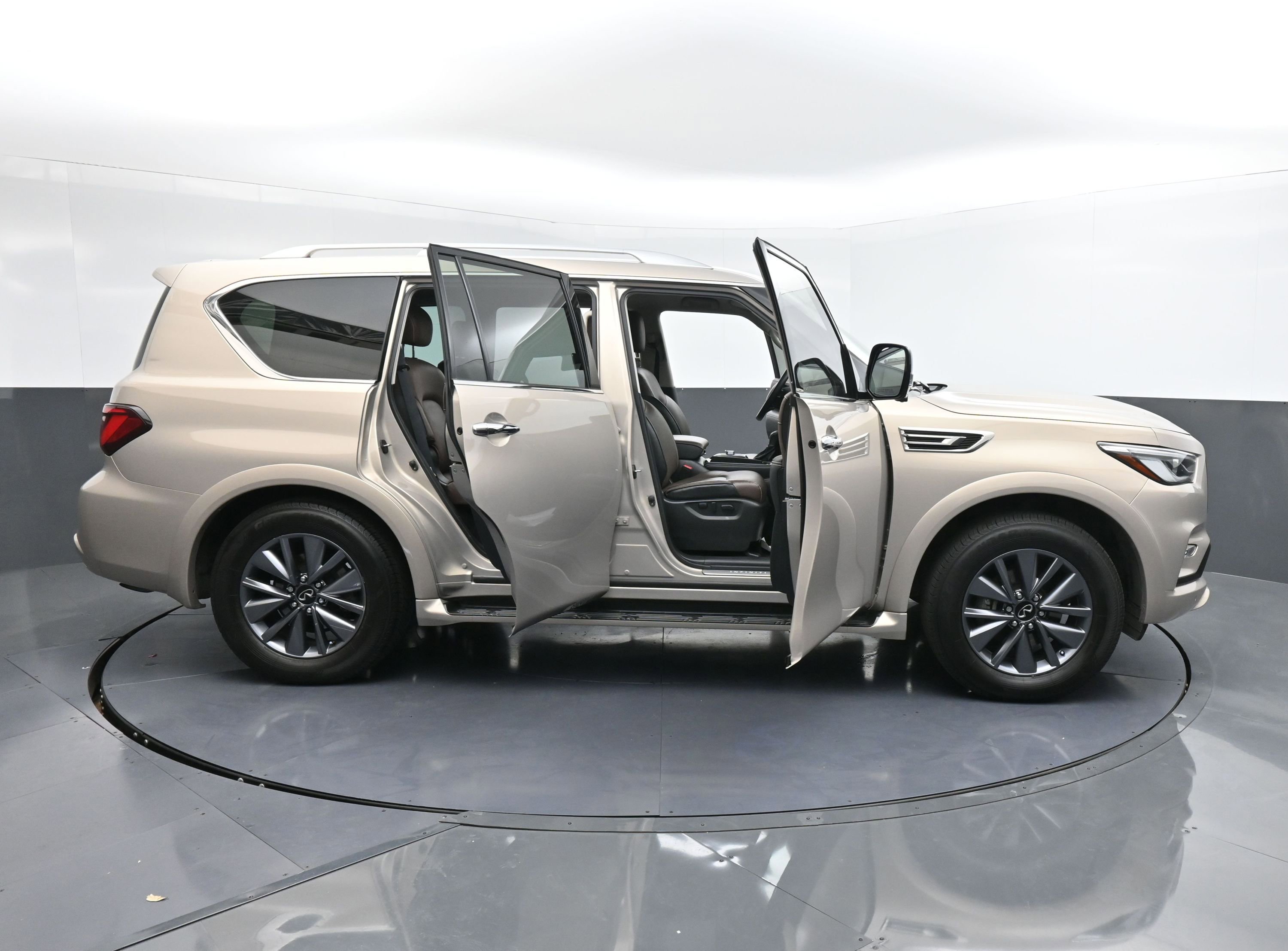 Used 2023 INFINITI QX80 Premium Select w/ All-Season Package image 46
